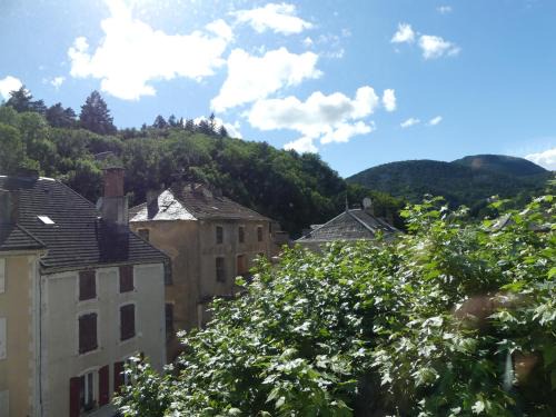 Saint-Jean-du-Bruel Apartment | Gîte de séjour et d'étape l'Escampette