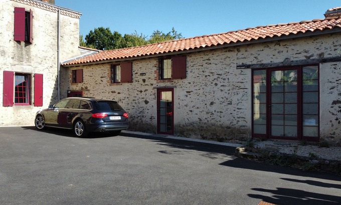 La Copechagniere Apartment | Gîte de Vacances La Charmille - Côté Cour