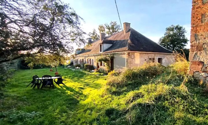 Agonges Cottage | Gîte des Fours – Rose Iris, Independence and Charm in Agonges