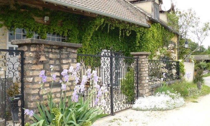 Montceaux-Ragny House | Gîte des Iris - MONTCEAUX RAGNY