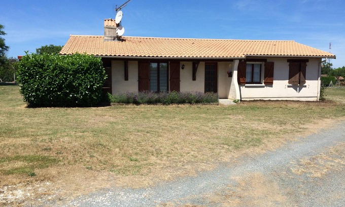 Lesparre-Medoc House | Gîte Des Médocs + Boat Activities, Towed Buoys, Sea Fishing, Wine Tourism