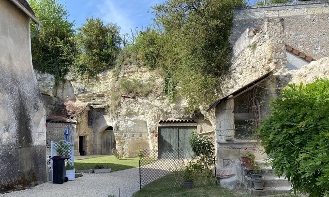 Montrichard Val de Cher House | Gîte du carroir, 16th century, private courtyard, between Beauval zoo and Chenonceaux