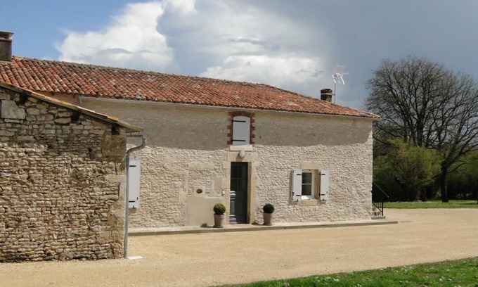 Saint-Martin-l'Ars House | Gîte du Pont de Maillé
