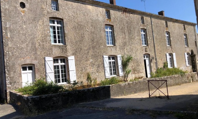 Mauleon Apartment | Gîte du Sacré-Coeur - Mauléon- proche Puy du fou