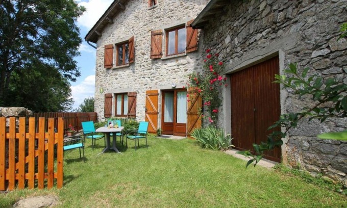 Jullianges House | Gîte familial au calme avec jeux, VTT, randonnée, près du Parc Livradois, La Chaise-Dieu et Craponne - FR-1-582-214