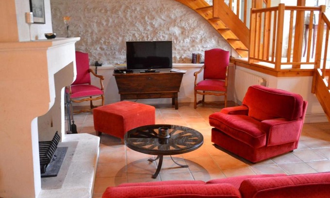 Saint-Cybardeaux House | Gîte familial avec piscine chauffée, jardin privé et équipements bébé en pleine propriété viticole. - FR-1-653-18