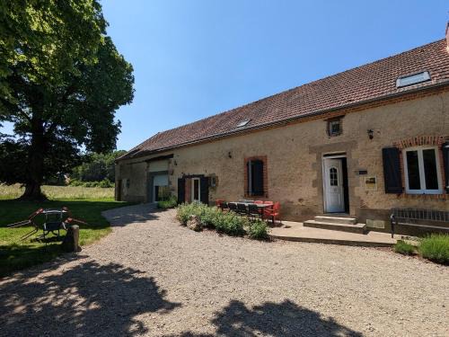 Pouligny-Notre-Dame House | Gîte familial au calme avec grand jardin, balnéo et loisirs nautiques à proximité - FR-1-591-134