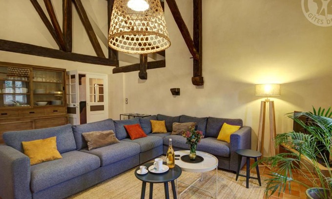 Sainte-Croix-en-Jarez House | Gîte historique au cœur du Parc du Pilat – 14 pers, 3 ch, 3 sdb, wifi, jardin, animaux acceptés - FR-1-496-136