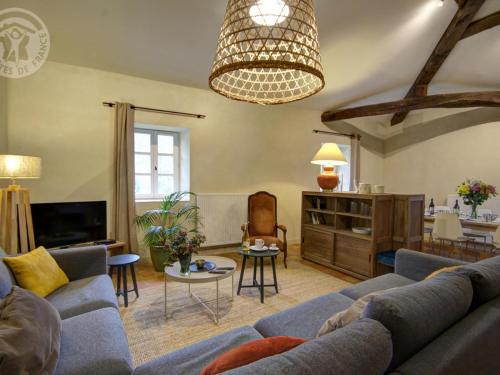 Sainte-Croix-en-Jarez House | Gîte historique entre Lyon et Saint-Étienne avec Wi-Fi, jardin, équipements bébé et proche tennis - FR-1-496-275