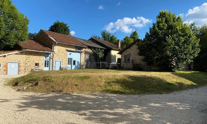 Saint-Leonard-de-Noblat Cottage | Gîte in Romefort near Lac de Vassiviere
