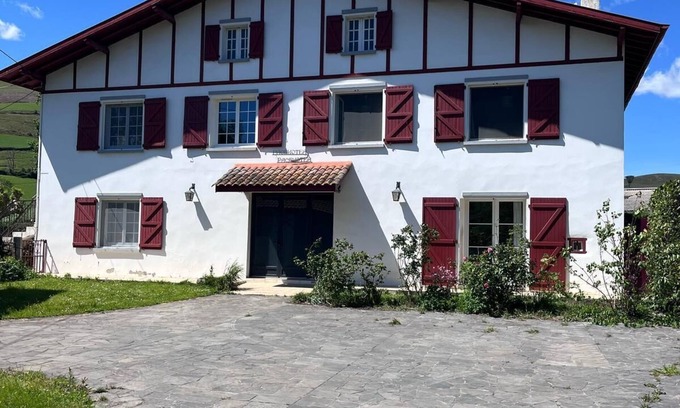 Saint-Esteben Apartment | Gîte in country house