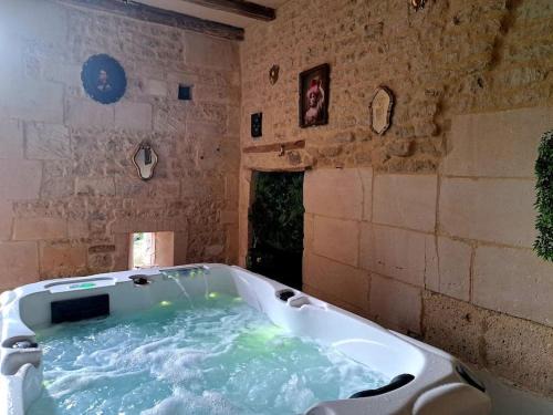 Champagnac House | Gîte insolite dans un moulin à eau avec spa privatif