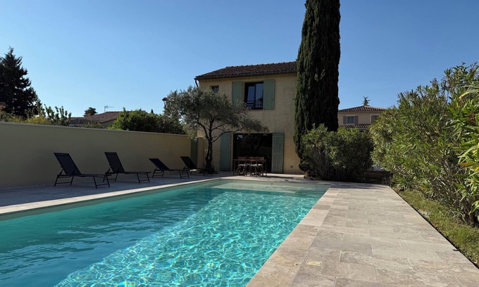 Aubignan House | Gîte Juno: charming Provencal gîte with swimming pool