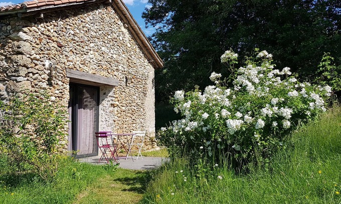 Bourrou Cottage | Gîte la Grangette 2/5 pers domaine La Maison d'Aum - label clef verte 2024