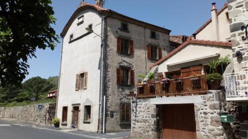 Saint-Floret House | Gîte la maison de Mika