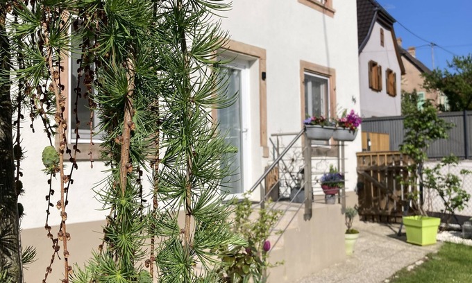 Saint-Nabor Cottage | Gîte le 1602 Three-star * sleeps 2 to 4, Private garden, Wifi
