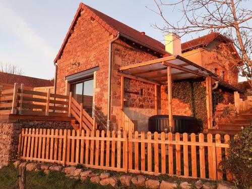 Montmelard House | Gîte Le four à pain avec SPA