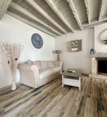 Fougeres-sur-Bievre House | gîte le nid
