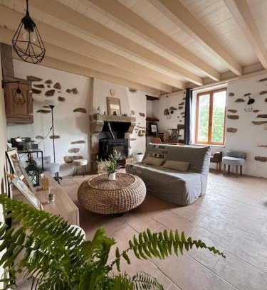 Treize-Vents House | Gîte les Pieds dans l'eau 10 min du Puy du Fo
