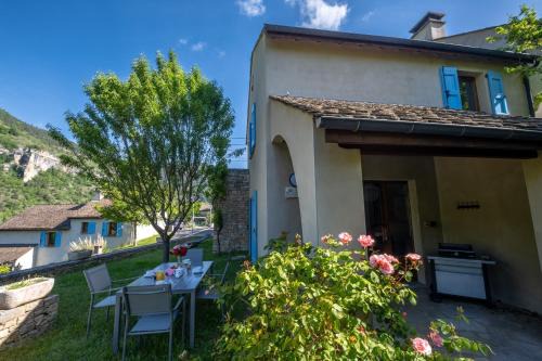 Saint-Rome-de-Dolan House | Gîte Logement 2/4 personnes - Village de gites des Vignes