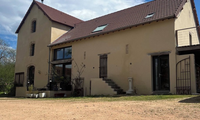 Droiturier House | Gîte Moulin de Beaurevoir with swimming pool near Vichy