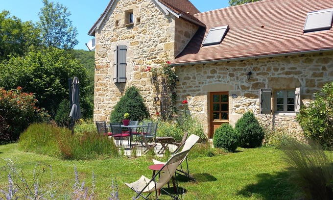 Frontenac Cottage | Gîte Quercy, authentic charm, great comfort, mature garden, natural swimming pool