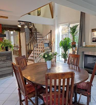 Theys House | GÎTE REDROOSTER HOME - 160m2, 4 ch, 2 sdb, fibre, parking, sauna, bain à remous