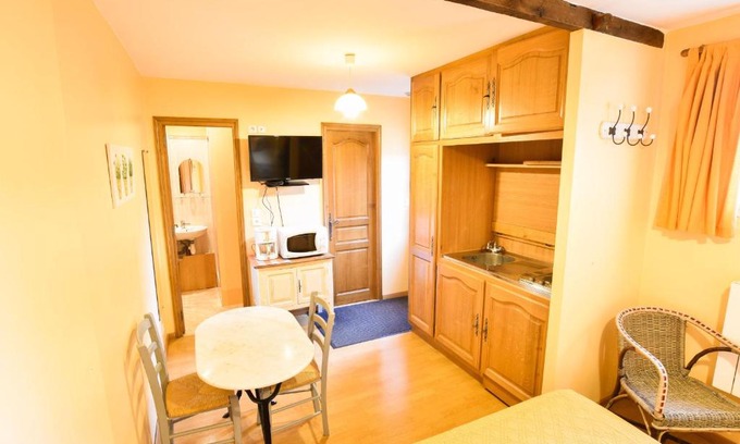 Sable-sur-Sarthe House | Gîte Sablé-sur-Sarthe, 1 pièce, 2 personnes - FR-1-410-351