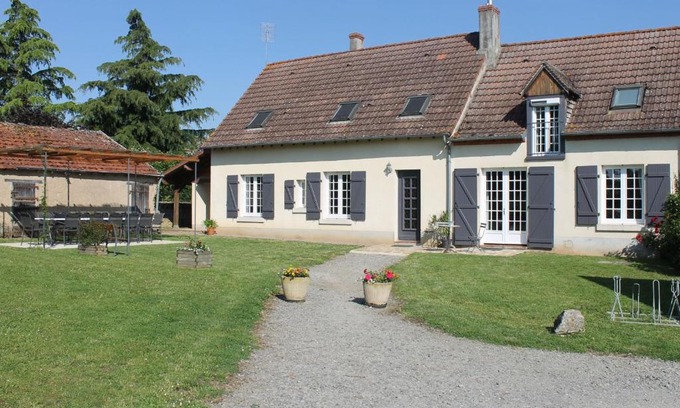 Sarzay House | Gîte spacieux en pleine nature avec grand jardin, activités extérieures, proche sites historiques et commerces - FR-1-591-185