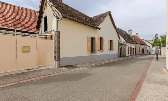 Villenauxe-la-Grande House | Gîte Villenauxe-la-Grande, 2 pièces, 4 personnes - FR-1-543-52