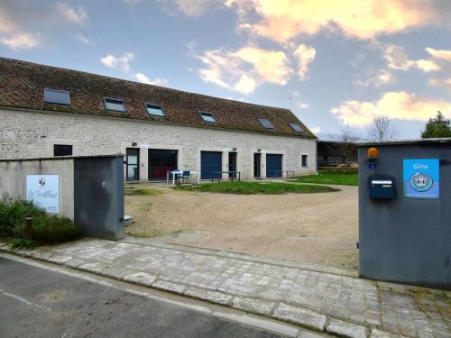 Moutiers House | Gîtes contemporains et rénovés avec jardin, terrasse et parking à Moutiers en Beauce - FR-1-581-125