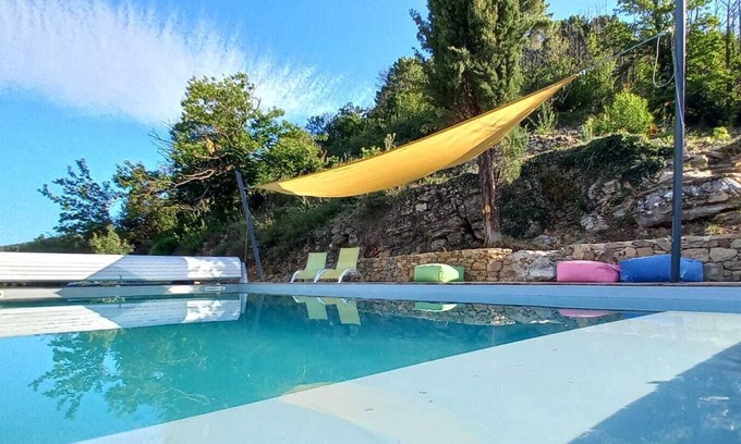 Besseges Cottage | Gîtes en Pleine Nature Dans un Hameau Authentique. Vue Exceptionnelle.piscine
