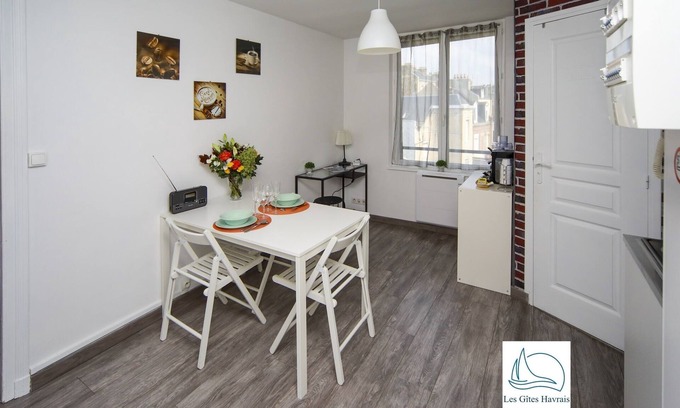 Anatole France Danton Apartment | Gîtes Havrais - Gîte Tellier - Old Center - Apartment with garden