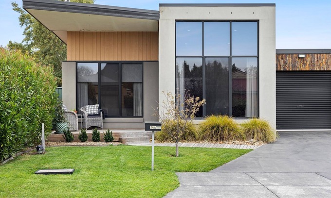 Kyneton House | G E O R G E Beautifully appointed modern townhouse