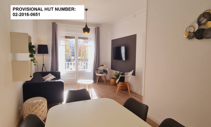 La Sagrada Familia Apartment | G11 nice 4 Bedrooms Apartment With Balcony, in Sagrada Familia. Exiample
