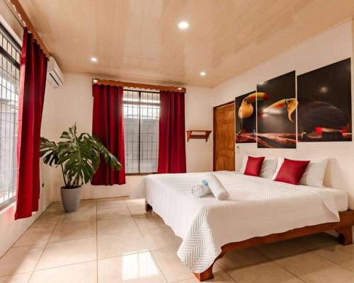 Barrio Pilo House | Gaby's Home In Downtown La Fortuna