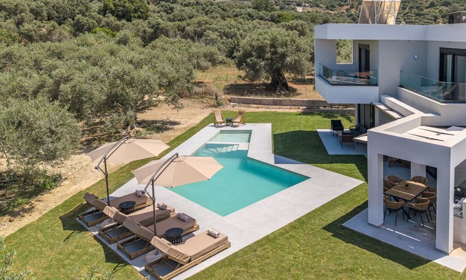 Gerani Villa | Gaia villa,private pool,near tavern, beach, market