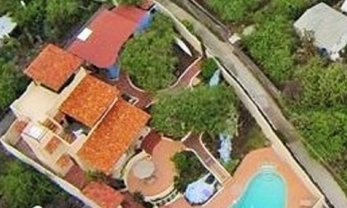 Puerto Ayora House | GALAPAGOS SHANGRI-LA! 2 HOUSES S Sleeps 10 W/POOL NEAR BEACH Tour Assistance!
