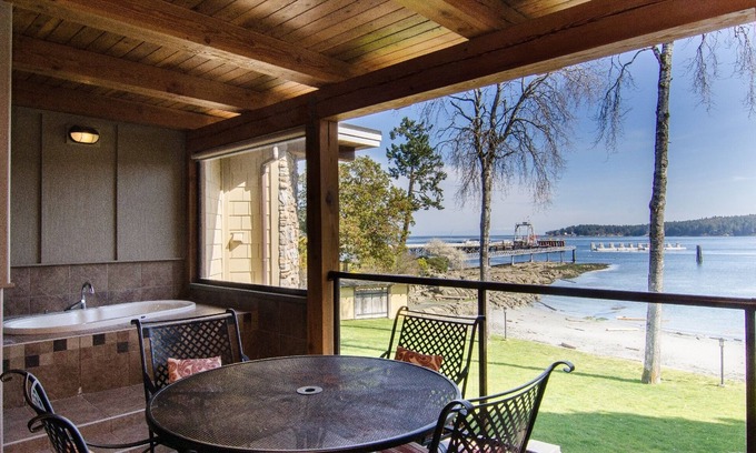Sturdies Bay Hotel | Galiano Oceanfront Inn & Spa