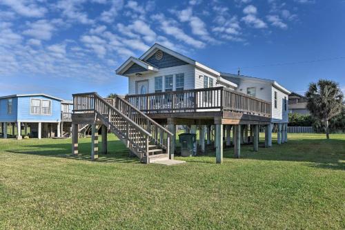 Galveston House | Galveston Cottage with Deck Walk to Beach!