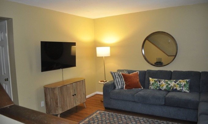 Auburn Condo | Game Day Simplicity - Sleeps 6, 2 BR 3 Bath