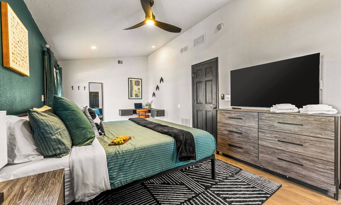 Dayton Triangle House | Game Night Manor | 8 BR | SECLUDED