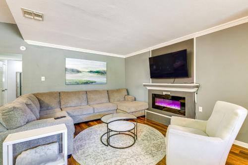 Bay Area House | Game Room and Grill Family Home in Corpus Christi!