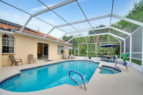 Palm Harbor House | Game room ,Saltwater ,pool Spa - Tropical Oasis!