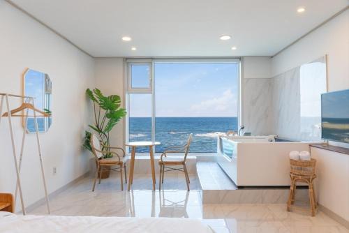 Jumunjin-eup House | Gangneung Way Blue Spa Pension