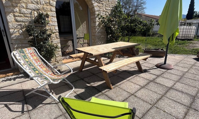 Le Poet-Laval Apartment | Garden apartment with mountain views