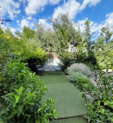 Anatolikos Sinikismos Apartment | Garden by the Sea