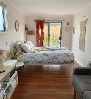 Oak Flats Apartment | GARDEN CUBBY - The Lakeside Haven