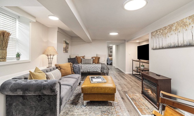Valparaiso Apartment | Garden Getaway: Charming Lower Level Apartment