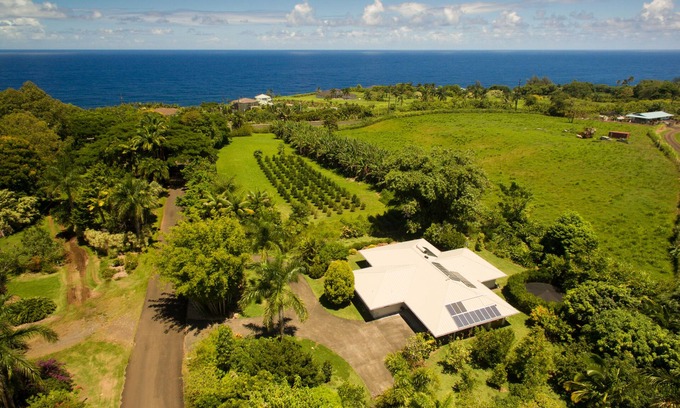 Hakalau House | Garden Home at Botanical World Adventures nTwo Bedroom Three bathroom